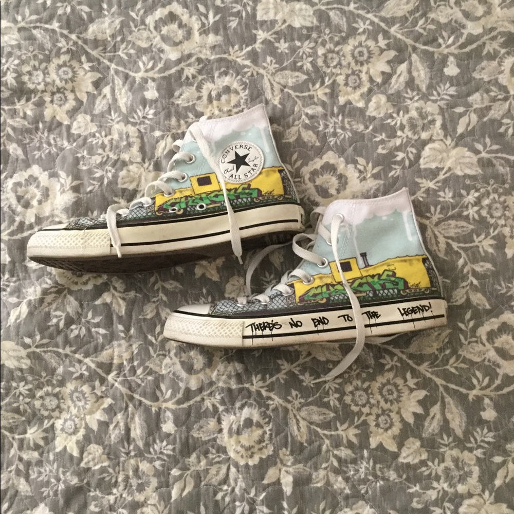Exclusive graffiti converse